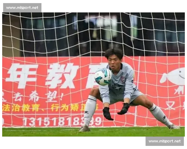 又一神作!苏超门神失误,对方前锋笑纳大礼 又一神作!苏超门神失误,对方前锋笑纳大礼